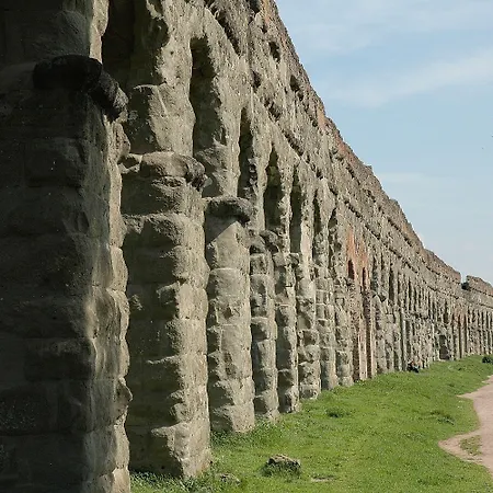 Aquarius Bed and Breakfast 4*